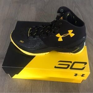 [MEN] UNDER ARMOUR (Size 8) Curry 2 Batman Black Yellow